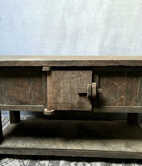 Sidetable Old Barn met deurtje