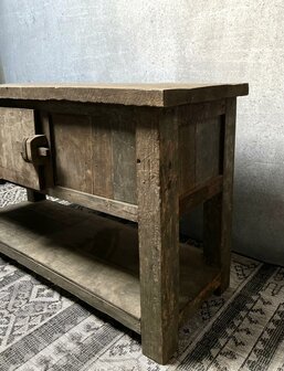 Sidetable Old Barn met deurtje