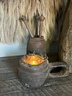 Oude Spindel  ( in houten kruikje)