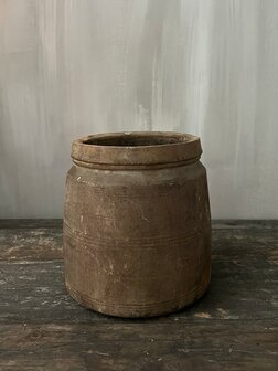 Nepalese pot B1