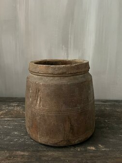 Nepalese pot B1