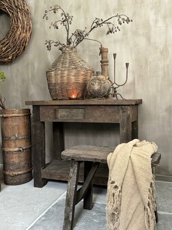 Old Farm sidetable  Aura Peeperkorn  (afhalen) 