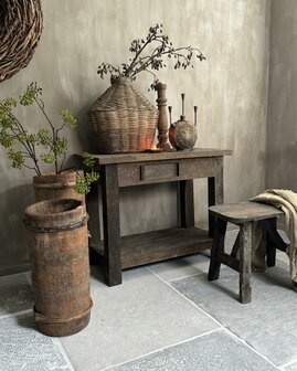 Old Farm sidetable  Aura Peeperkorn  (afhalen) 