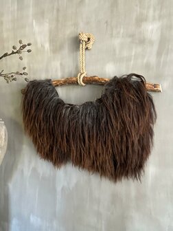 Schapenvacht aan stok | Vacht wandhanger aan stok bruin