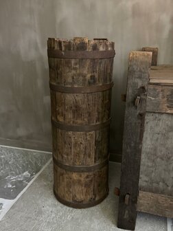 Hoge houten vijzel| hoge houten pot F Luksa