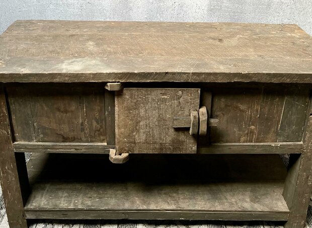 Sidetable Old Barn met deurtje