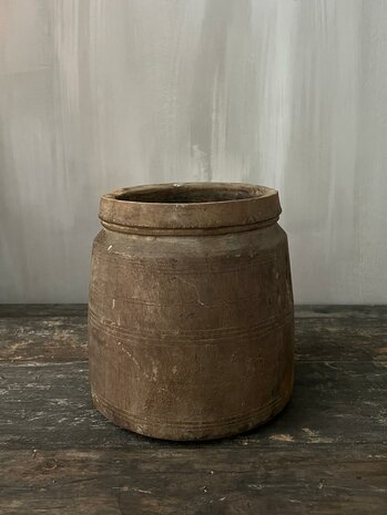 Nepalese pot B1